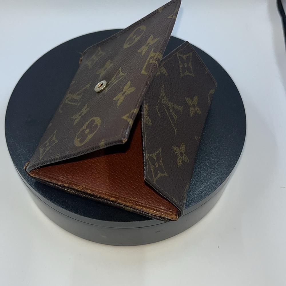 Authentic Lv - image 7